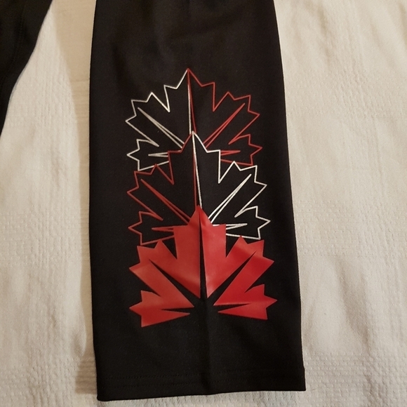 Canada Day women's size XL black Maple leaf designed capri leggings - Picture 3 of 5